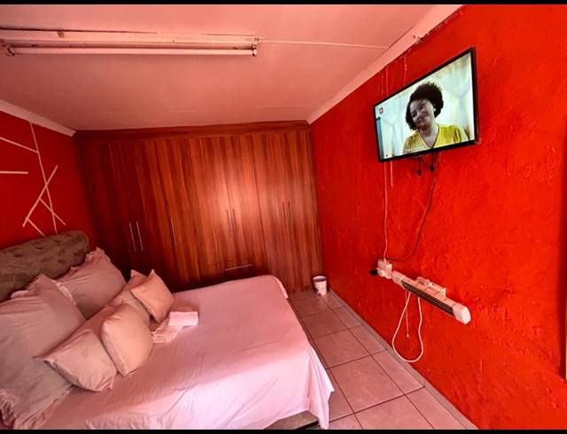 11 BEDROOM HOUSE FOR SALE IN VANDERBIJLPARK CW 2